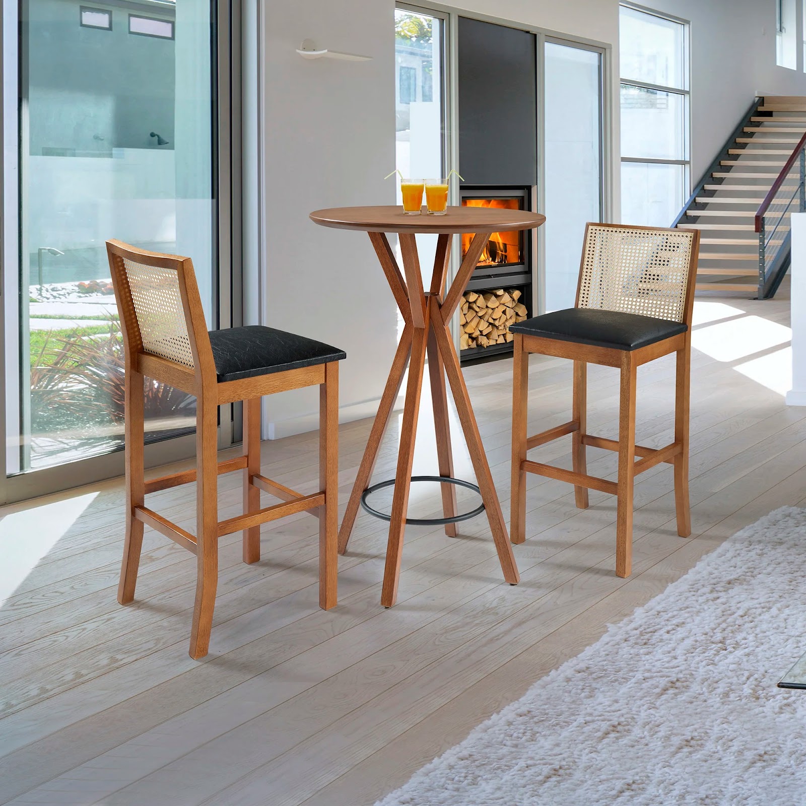 Aposte no clássico: Banquetas de madeira e seu encanto na decoração da cozinha